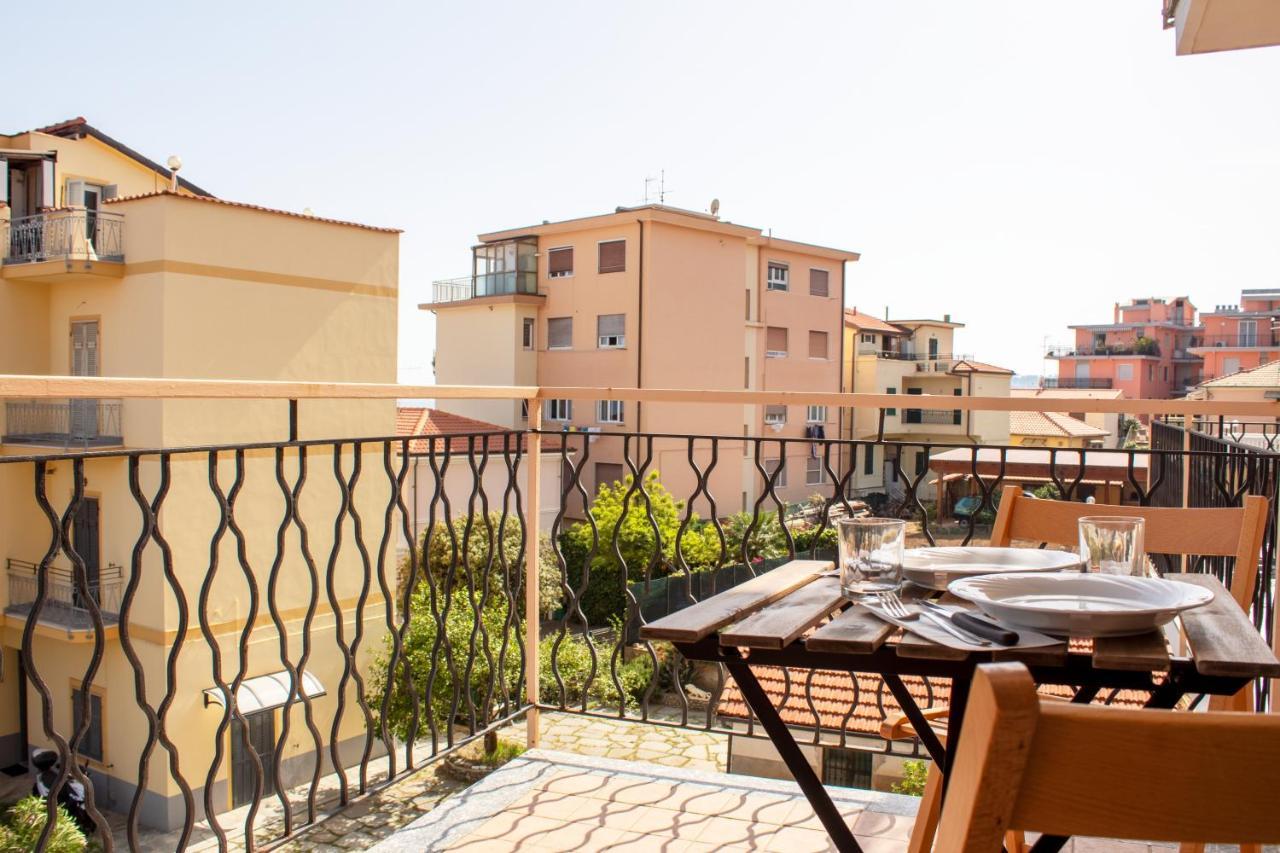 Posto Auto Gratuito Relax A 30 Metri Dal Mare Apartamento Riva Ligure Exterior foto