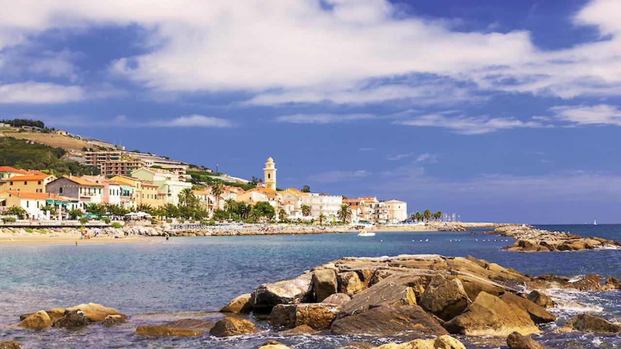 Posto Auto Gratuito Relax A 30 Metri Dal Mare Apartamento Riva Ligure Exterior foto